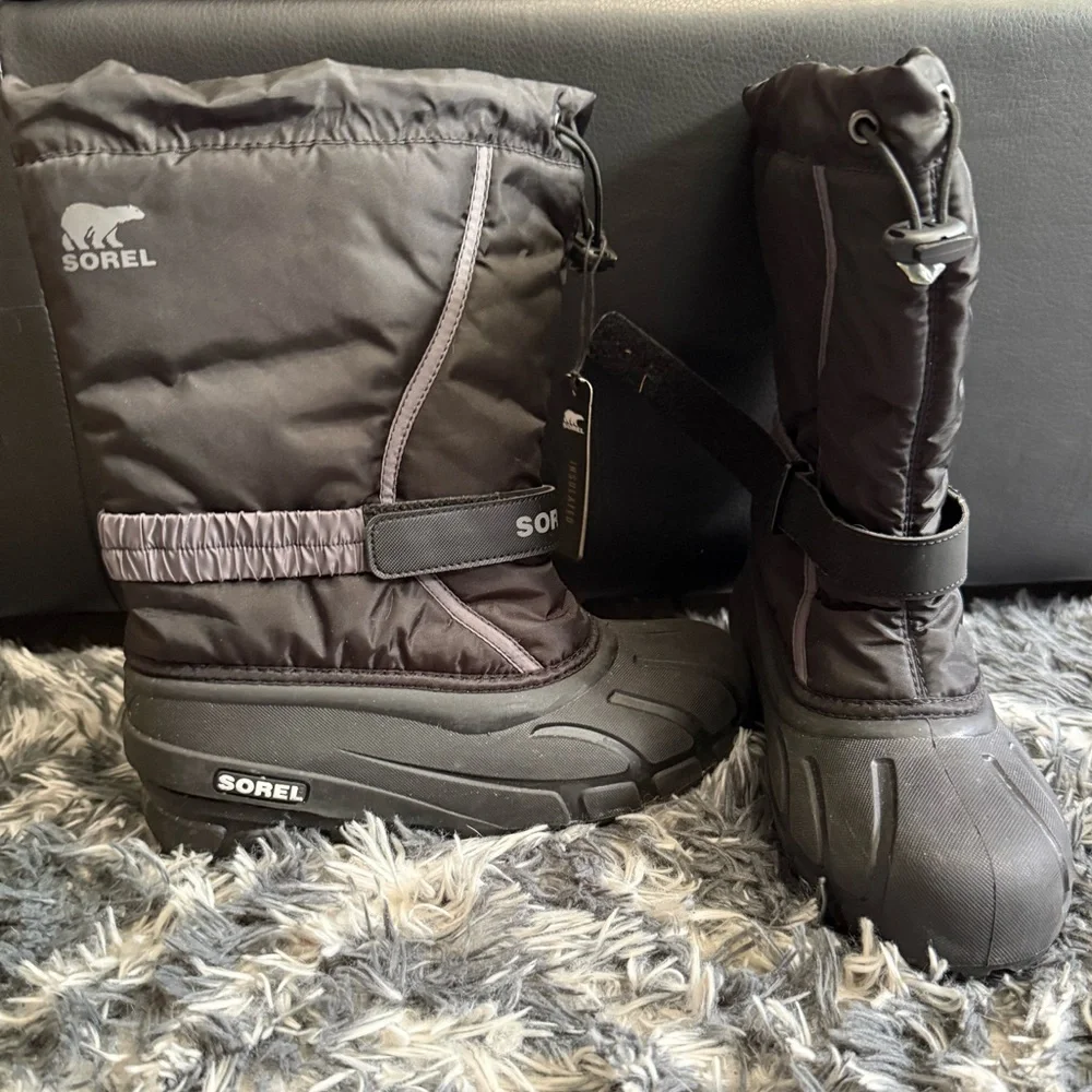 Sorel Flurry Kids’ Black and Gray Insulated Winter Boots Size 7 Big Kids EUC